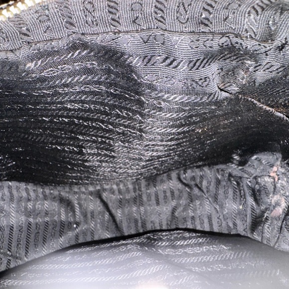 Vintage Prada Vitello Drive Bowler Bag. Classic and chic! - Picture 8 of 14